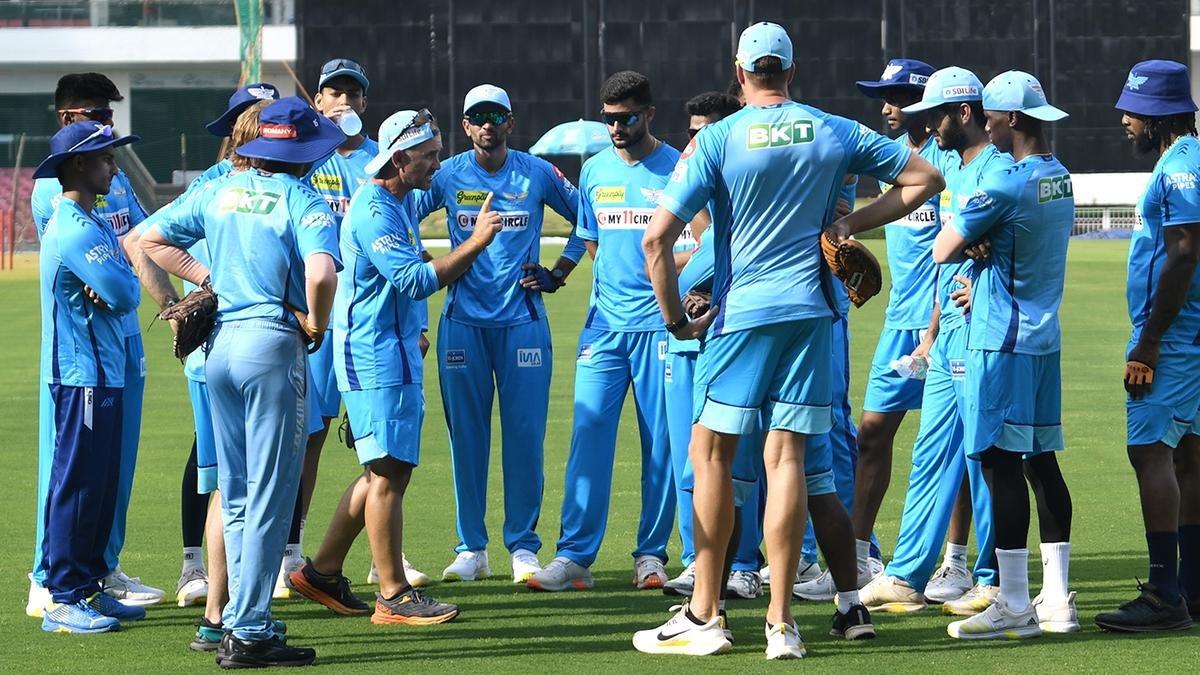 Langer sidesteps question about India coaching possibility, terms Dravid lucky to work with such talent